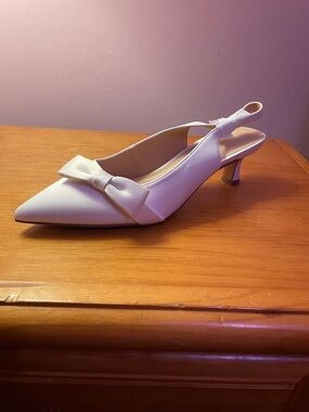 Journee Collection White Pointed Slingback Heel with Bow Accent